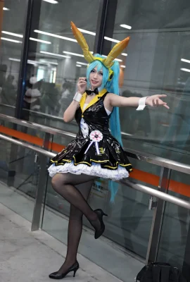 Hatsune Miku @元子Lyanz (Photographie : @卡菲Cafelia) (Kugou Mushroom·Firefly Animation Music Carnival) (9 photos)