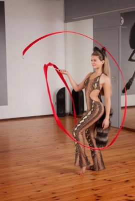 La danse du ruban serait plus belle si vous ne portiez aucun vêtement Alexia (122 Photos)