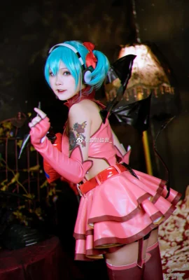 Hatsune Miku@supersweetsupersad_ (8 photos)