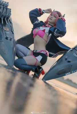 Azur Lane Bremerton @real__yami (9 photos)