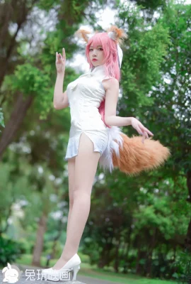 Robe Tamamo avec drapeau blanc sur le devant, film de lapin