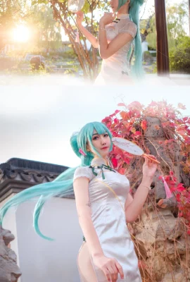 Hatsune Miku Hatsune Shaoka @Ichiban_Ichiban Kasuga Momo (9 photos)