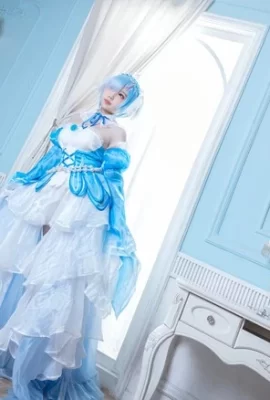 « Re : La vie dans un monde différent de zéro » Rem Crystal Dress ver.cos belles photos[CN : Nekota Seinai](8 photos)