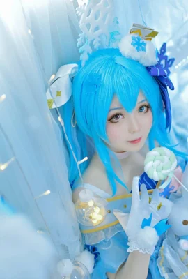 « VOCALOID » Hatsune cosplay[CN: Fruit Pot_LEH](12 photos)