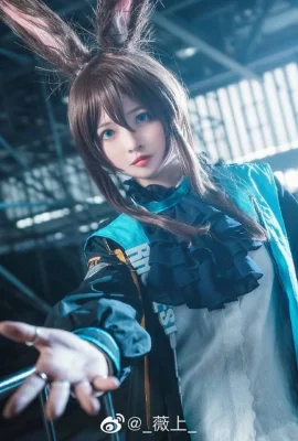 « Les chevaliers » Amiya Cosplay[CN: _伟上_](9 photos)