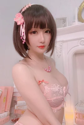 Hoshi no Chi Kato Megumi – Robe spéciale 2 (40 photos)