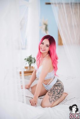 (Suicide Girls) Sonya_vibe – Barbe à papa