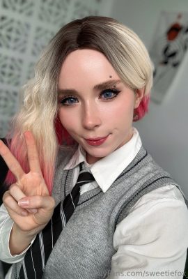 Chérie Fox – Spidergwen (Gwen Stacy)