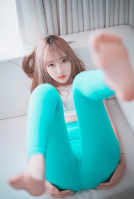 Le « Aqua Blue Tights 3 » de Hanari est plein de droiture (24 photos)
