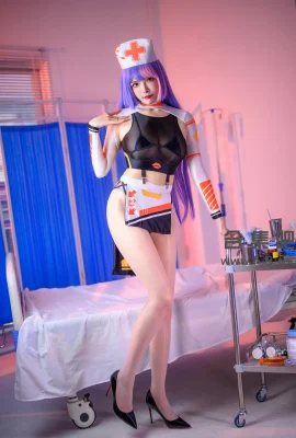 « Sexy Nurse 2 » de Qiu et Corgi montre ses gros seins et sent bon (31 photos)