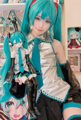 (Kururu Kurasaka) Photo de selfie cosplay Hatsune Miku