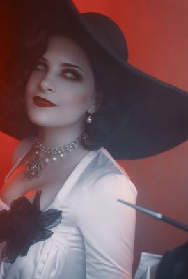 Hiso Neko – Dame Dimitrescu