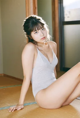 (Yoshida Rika) Les seins de la douce fille sont ronds et pleins (23 Photos)