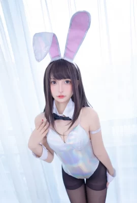 La courbe du bas du corps de la « White Bunny Girl » de Mafuyu Kamikazaka vue de l'arrière est stupéfiante (74 Photos)