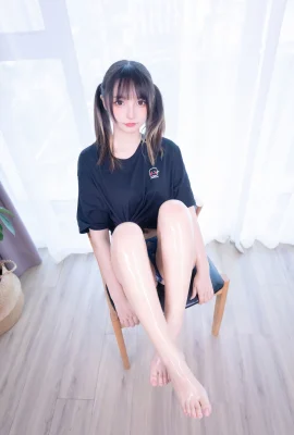 Les longues jambes huilées de Kanamezaka Mafuyu dans « Denim Shorts 2 » ne s'en lassent jamais (60 Photos)