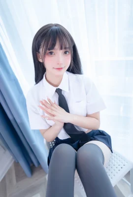 « Pure Senpai » de Kamikazaka Mafuyu éclate avec une droiture absolue sur le terrain (20 Photos)