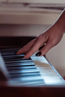 Maman a dit que les belles filles qui étudient la musique ne deviendront pas mauvaises Daniel Sea (126 Photos)