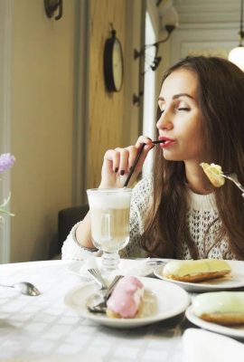L’épidémie actuelle chez les filles vous rappelle de ne pas toucher vos yeux, votre bouche ou votre vagin après avoir mangé Sandy A (123 Photos) !