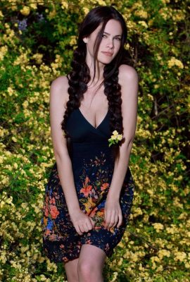 La beauté est si belle parmi les fleurs ! Martina Mink (117 Photos)