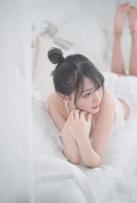 Zhou Ji est un joli lapin – pyjama blanc (20 photos)