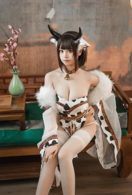 Vache cosplay en fourrure de chat au miel