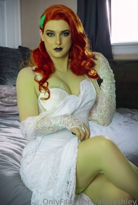 Ashley Barron – Mariée de Poison Ivy