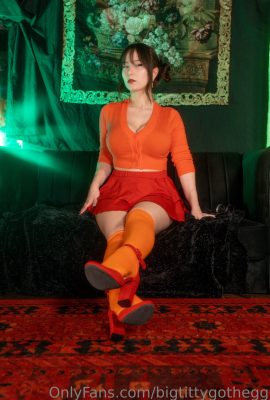 Oeuf gothique aux gros seins – Velma