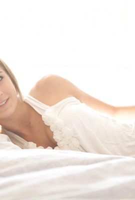 Cassidy Cole nue au lit (74 photos)