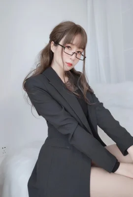 Baiyin 81 « Workplace OL5 » Les yeux charmants révèlent les fesses rondes, la chaleur est très chaude (60 Photos)