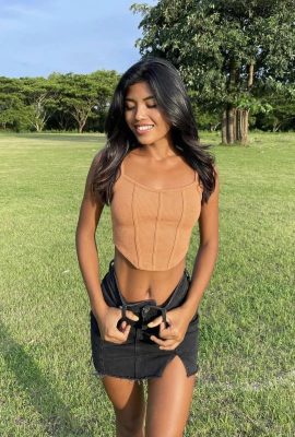 Guam Tita Sahara sexy et belle pour toi une fois (159 Photos)
