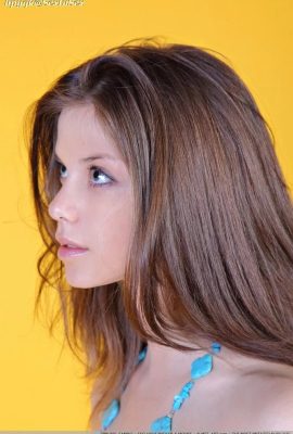 Un selfie en gros plan des seins et de la chatte tendres d’une jeune fille ! (13P)