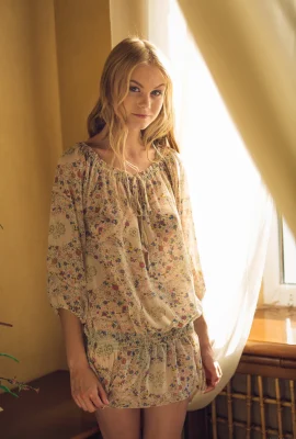Nancy A – Jouer (120 Photos)