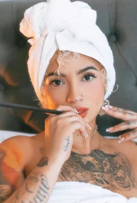 [Suicide Girls]14 décembre 2024 – Miachava – Une belle romance[50P]