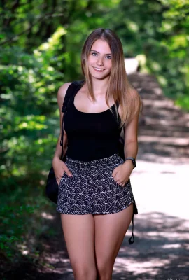 Dakota Pink – Promenade nue (120 photos)