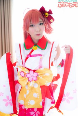 PNME-186 Une énorme transformation du cosplayer de la maison secrète ! Un jeu gluant où vous tenez votre bite tout en la regardant et partagez le plaisir avec une fleur obscène implorant un traitement sexuel.