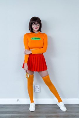 (TeamSkeet) Rissa May dans Indices de seins (Scooby-Doo)
