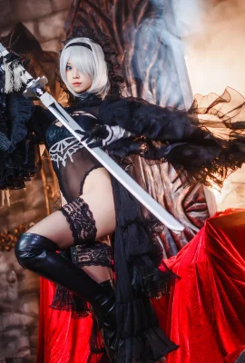 Jolie jeune femme Honey Cat Qiu 2B robe de tulle noire sexy sur le thème du mariage avec des bas noirs montrant un corps parfait photo de tentation chaude 72P
