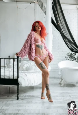 [Suicide Girls]03 janvier 2025 – Sinni – Est-ce que j’ai l’air bien en rose[44P]
