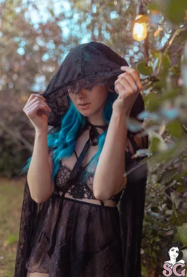 [Suicide Girls]30 décembre 2024 – Bly – La lumière la plus sombre[41P]