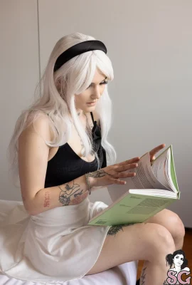 [Suicide Girls]05 janvier 2025 – Raziel – Perdu dans l’histoire[55P]