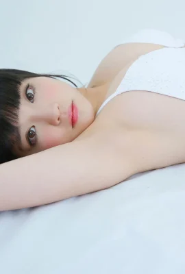 (Même nai) La fille cool et aux cheveux courtes montre ses seins et ne la cache pas complètement … (8 photos)
