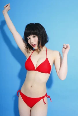 (Essentiellement naïf) portant un bikini rouge et sans restriction et épicé (8 photos)