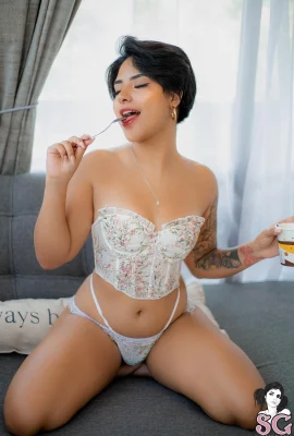 [Suicide Girls] 02 février 2025 – NOAPETITE – Je l’aime [40p]
