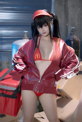 Blogger d’anime Momo Maimen Thème privé Sexy Red Sexy sous-vêtements avec bas blancs montrant sa peau, érection des fesses et des photos tentantes de ses jambes …