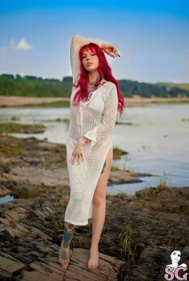[Suicide Girls] 20 mars 2025 – Hellia – les sirènes existent [48p]