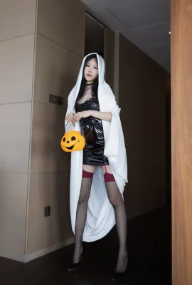 Hot Xie Xiaocong Halloween Themed Love Ghost (20 photos)