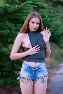 Dariana – Road to Happiness (102 photos)