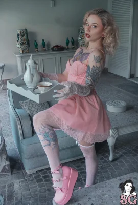 [Suicide Girls] 29 avril 2025 – Cyber ​​- Histoire Guilty Pleasur Un thé avec Madame Bovary [40p]