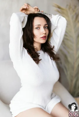 [Suicide Girls] 15 mai 2025 – Lerahon – Merdeuse sucre [60p]
