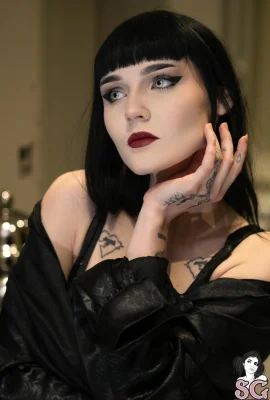 [Suicide Girls] 04 juin 2025 – Raziel – Solarium [42p]
